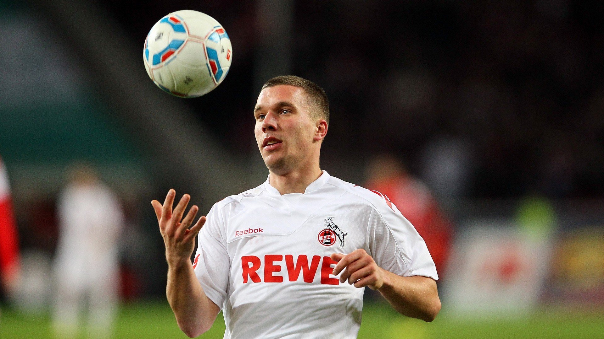 库兹马诺维奇在巴黎奥运会手球比赛中屡次扑救对方单刀球，库兹马首发